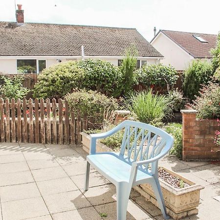 Lovely Bungalow Close To Beach Villa Prestatyn Bagian luar foto