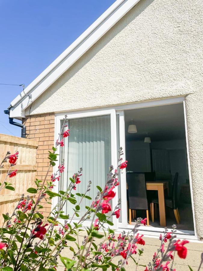 Lovely Bungalow Close To Beach Villa Prestatyn Bagian luar foto
