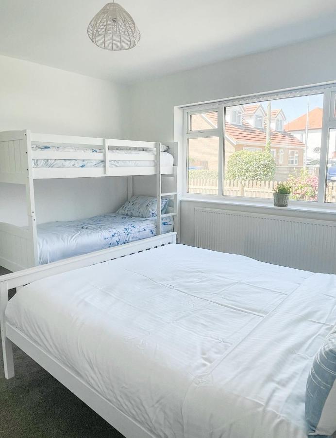 Lovely Bungalow Close To Beach Villa Prestatyn Bagian luar foto