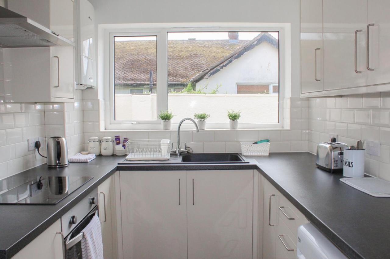 Lovely Bungalow Close To Beach Villa Prestatyn Bagian luar foto